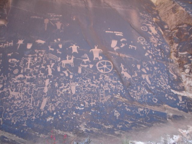 petroglyphsoutsidecanyonlandsnp.jpg